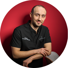 Врач даёт подробные рекомендации по уходу за десной